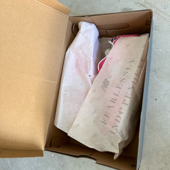 WL515AA3 NEE BALANCE WOMEN’S 515 V3 CLASSIC SNEAKER SPORTY PINK/WHITE, 8 - Picture 4 of 7